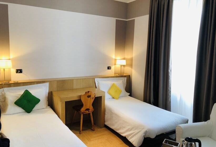 غرفة قياسية رباعية, Alla Posta