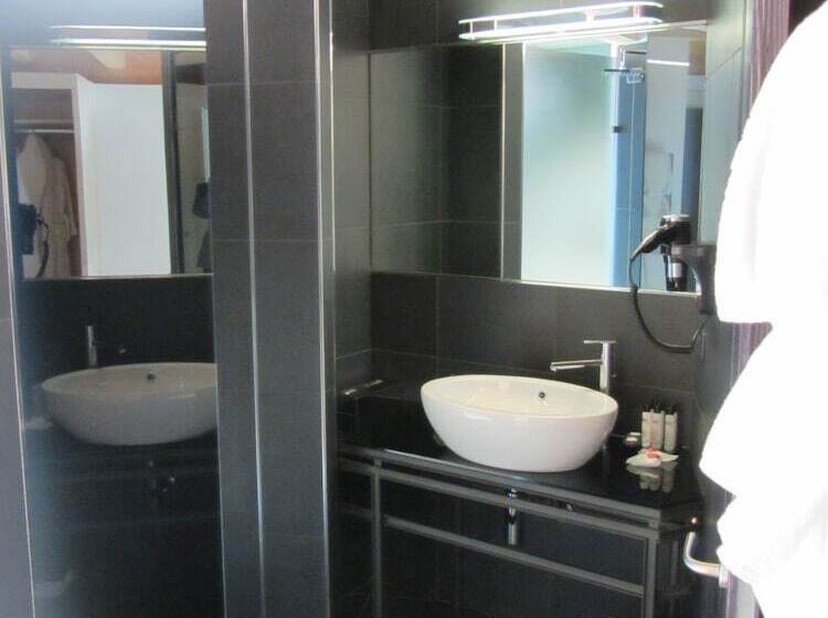 جناح مزود بتراس, Alla Posta