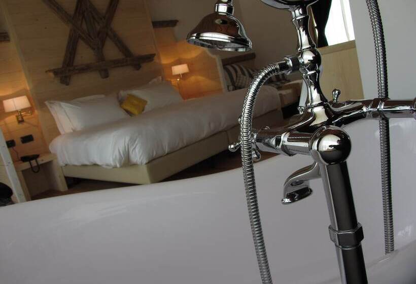 جناح مزود بتراس, Alla Posta