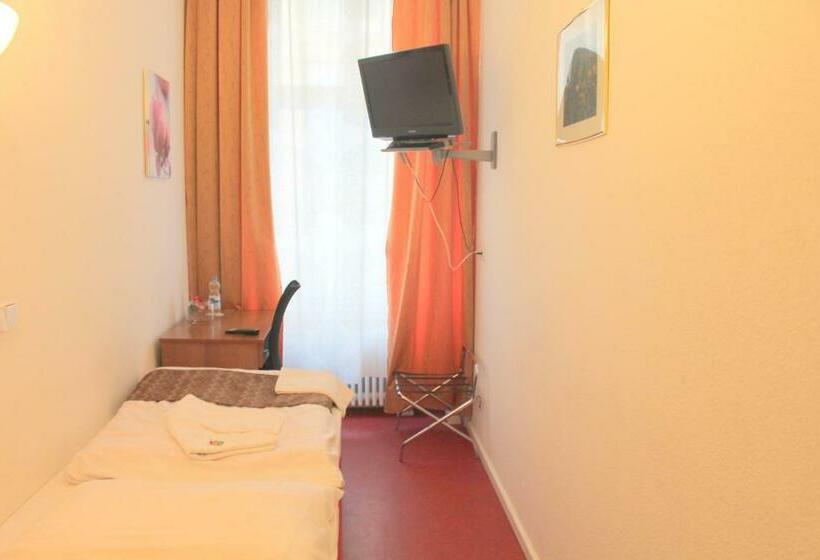 اتاق استاندارد یک نفره, Amelie Berlin