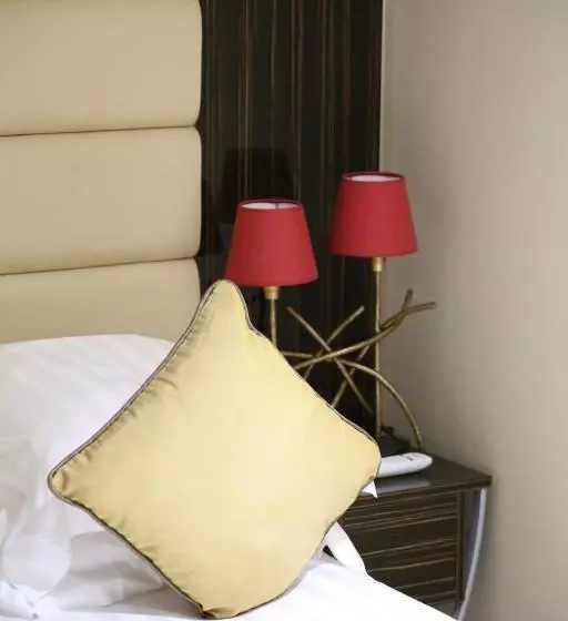 اتاق کلاسیک در طبقه همکف, Boronali