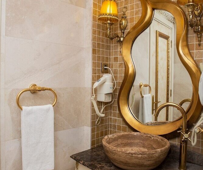 デラックスルーム, Buyuk Hamit