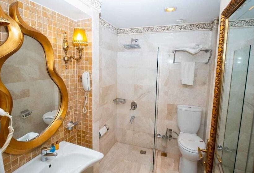 デラックストリプルルーム, Buyuk Hamit