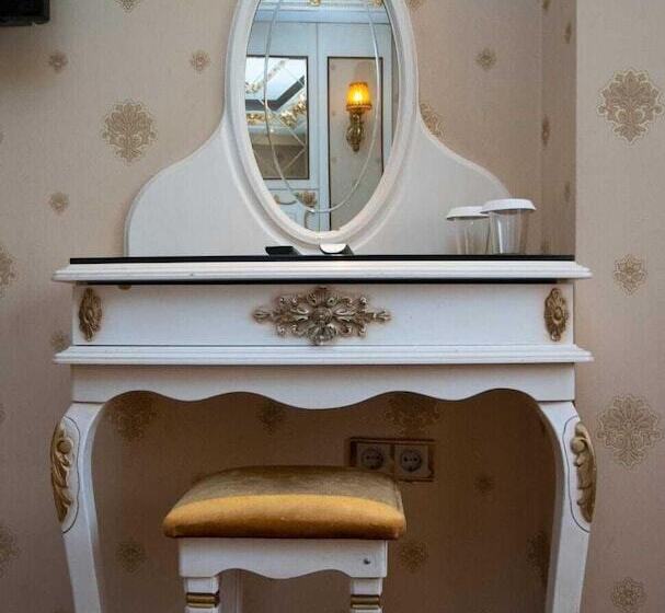 デラックストリプルルーム, Buyuk Hamit