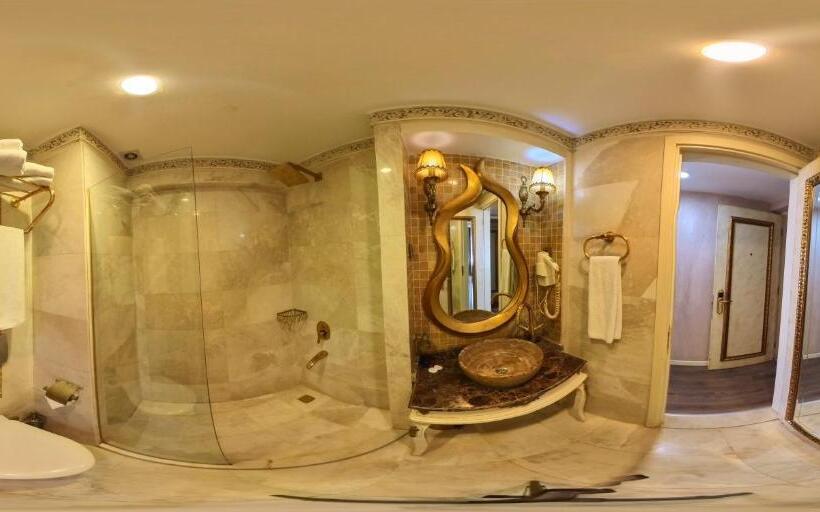 デラックストリプルルーム, Buyuk Hamit