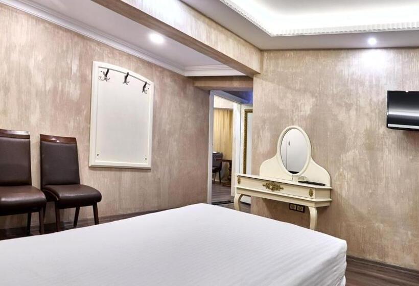 ファミリールーム, Buyuk Hamit