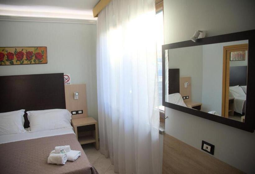 חדר סטנדרט לשלושה, Dei Tartari