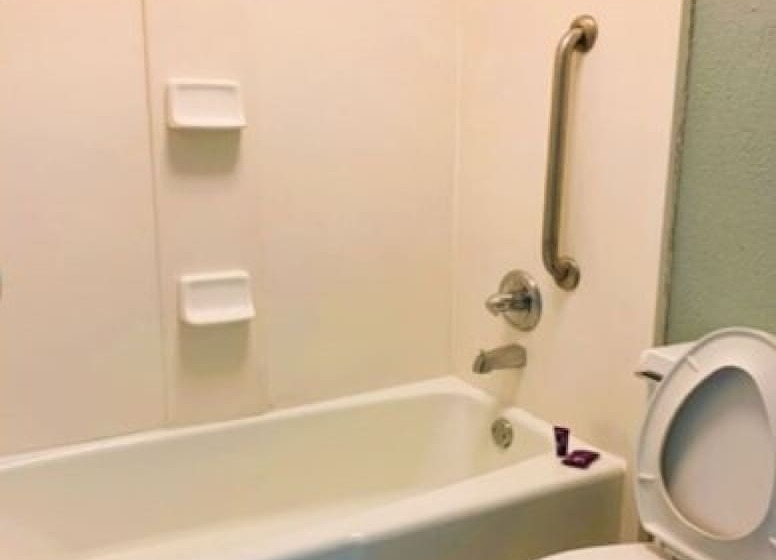 Номер Стандарт 2 Двуспальные Кровати, OYO Hotel Dundee By Crystal Lake