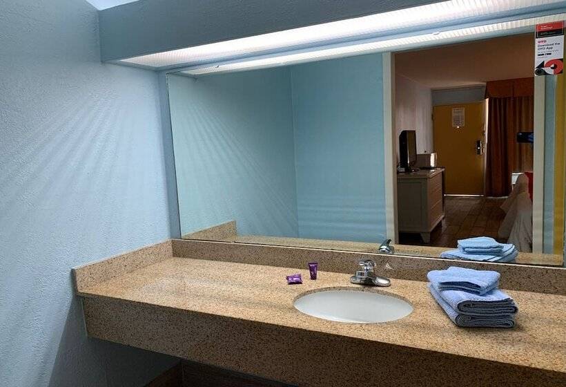 غرفه قياسيه سريرين مزدوجين, OYO Hotel Dundee By Crystal Lake