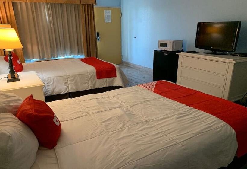 Номер Стандарт 2 Двуспальные Кровати, OYO Hotel Dundee By Crystal Lake
