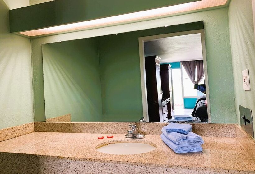 غرفه قياسيه سريرين مزدوجين, OYO Hotel Dundee By Crystal Lake