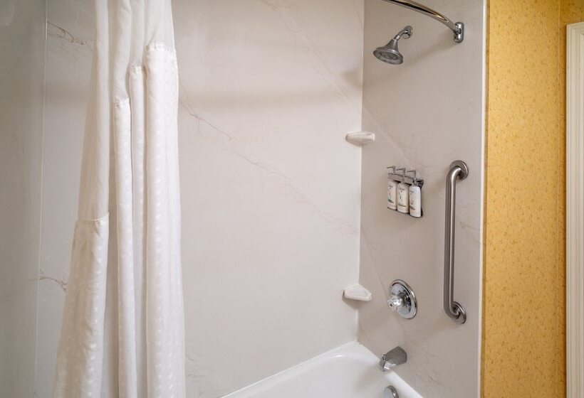 جناح, Holiday Inn Express And Suites Hazard, An Ihg