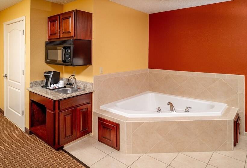 جناح مزود بجاكوزى, Holiday Inn Express And Suites Hazard, An Ihg
