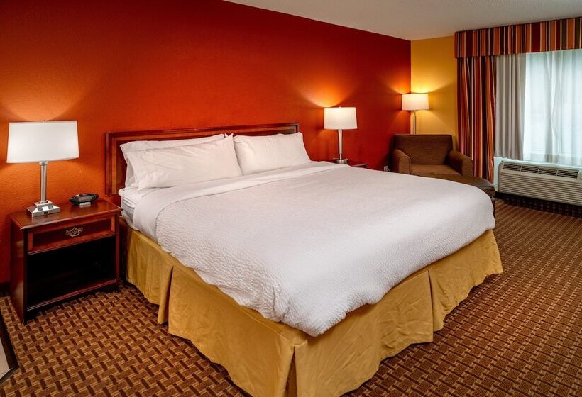 带按摩浴盆的套房, Holiday Inn Express And Suites Hazard, An Ihg