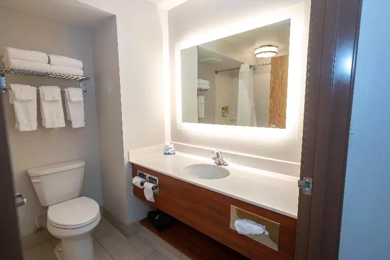 バスタブ付きスタンダードルーム, Holiday Inn Express And Suites Hazard, An Ihg
