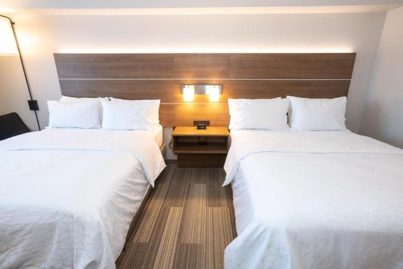 غرفة قياسية مزوَّدة بجاكوزي, Holiday Inn Express And Suites Hazard, An Ihg