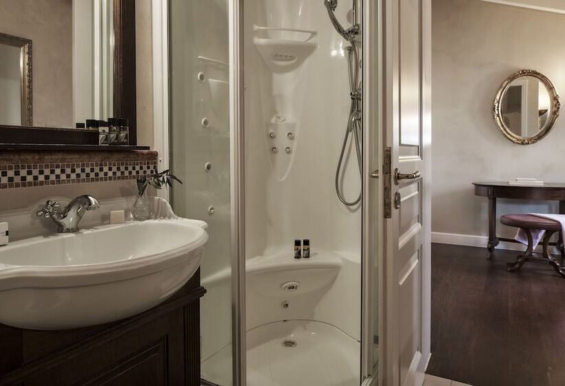 חדר סופריור, Ippoliti