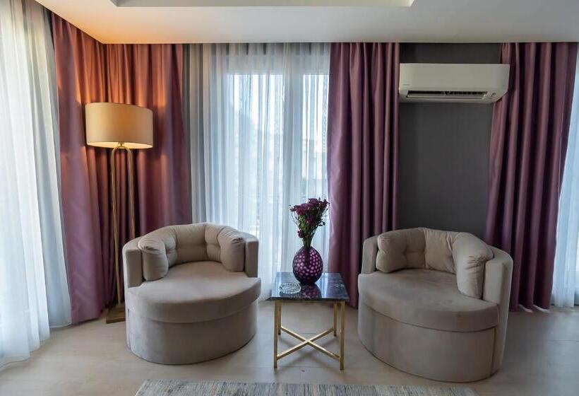 オーシャンビューデラックスルームバルコニー付き, Malta Bosphorus