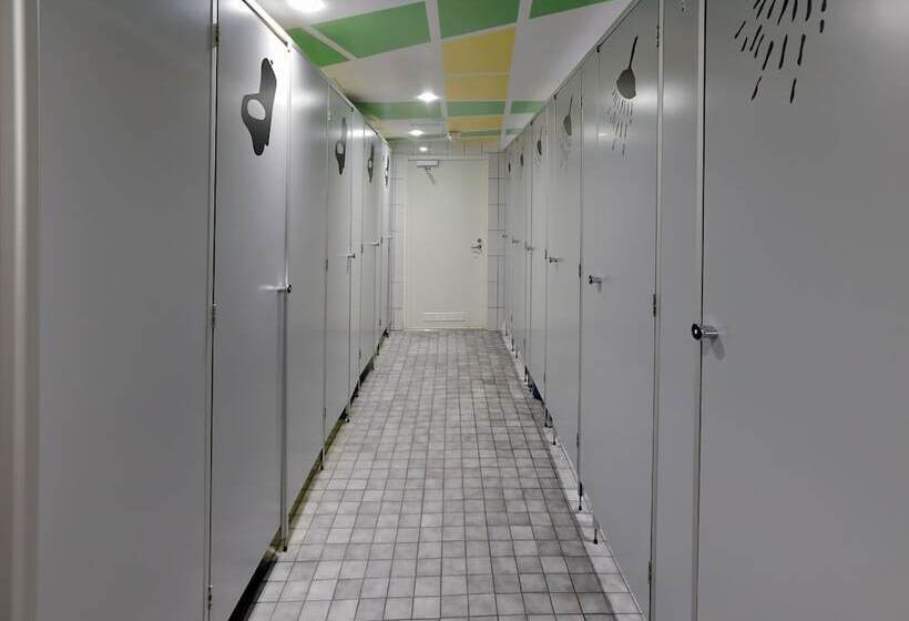 标准三人间共用浴室, Cheapsleep Hostel Helsinki