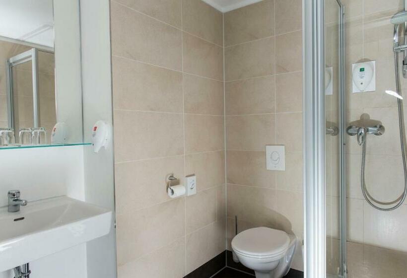 استودیوی استاندارد, City Hotel Berlin East