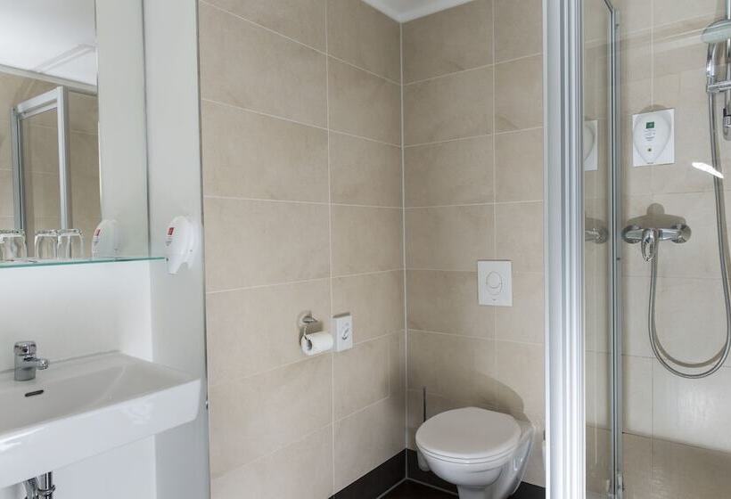 استودیوی استاندارد, City Hotel Berlin East