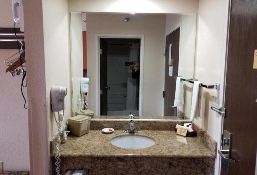 标准间, Briarwood Inn