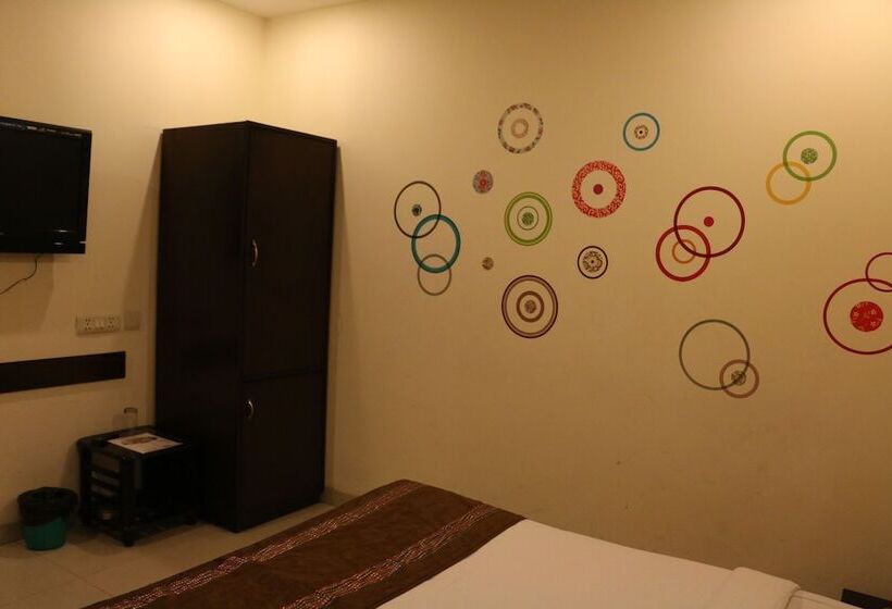 Номер Deluxe, Delhi Airport Plaza