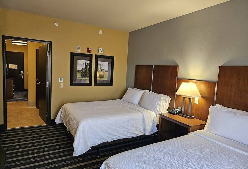 جناح, Holiday Inn Express & Suites Perry National Fairground Area, An Ihg