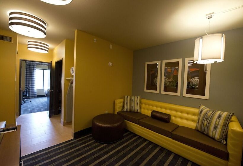 جناح, Holiday Inn Express & Suites Perry National Fairground Area, An Ihg