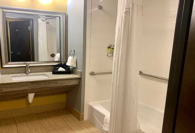 جناح لذوى الاحتياجات الخاصة, Holiday Inn Express & Suites Perry National Fairground Area, An Ihg