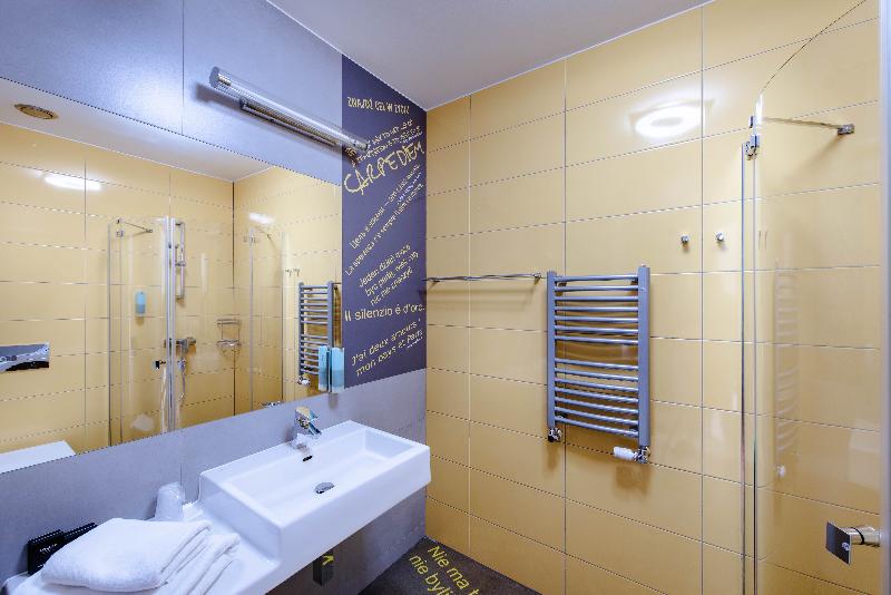 חדר סטנדרט, Lenart