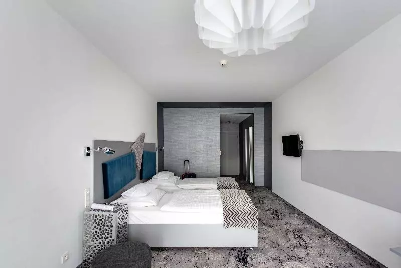 Standard-huone, Lenart