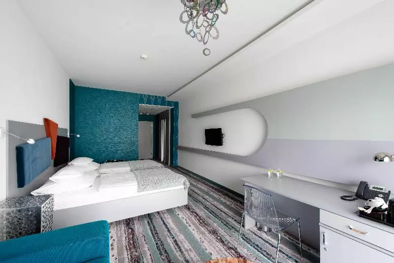 Standard-huone, Lenart