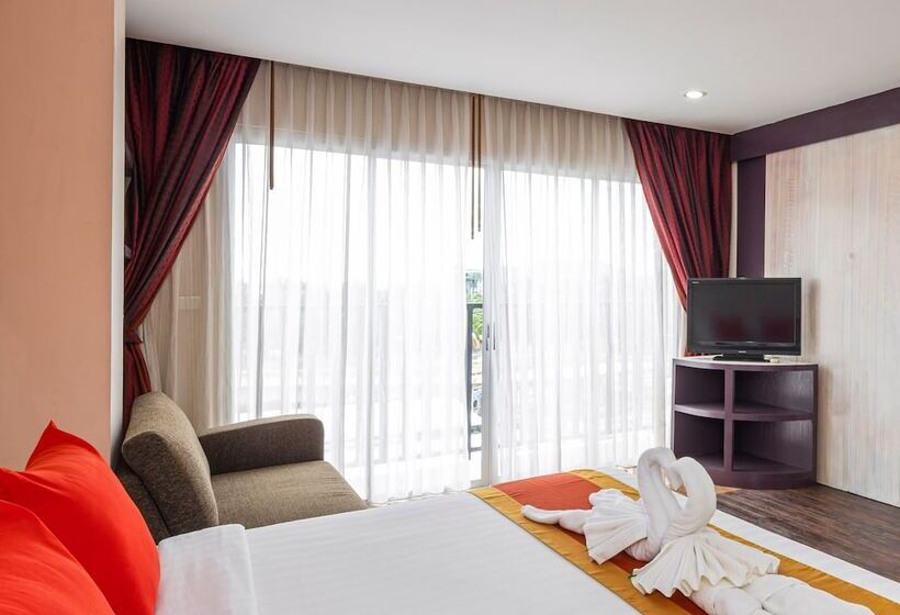 اتاق خانوادگی, Malin Patong