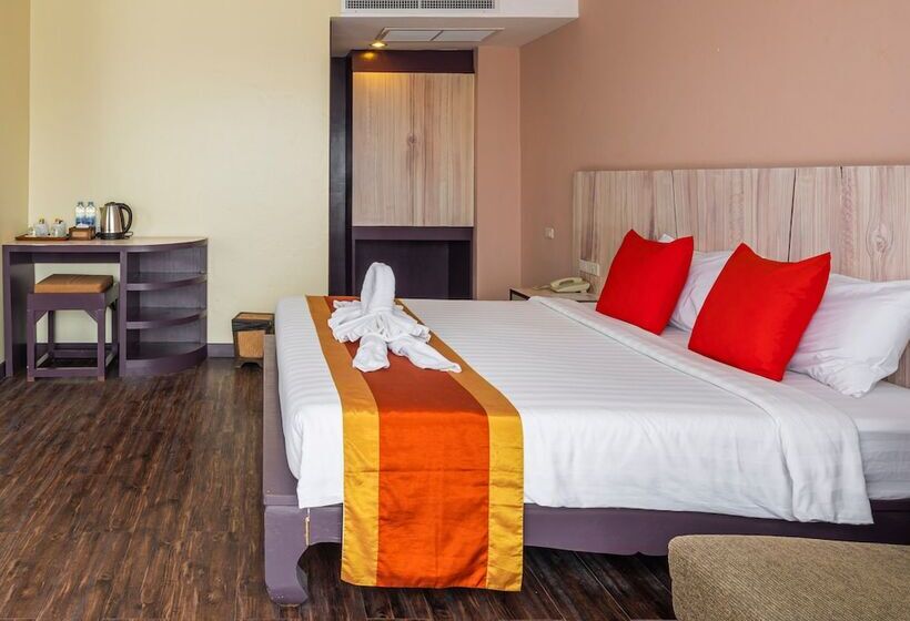 اتاق خانوادگی, Malin Patong