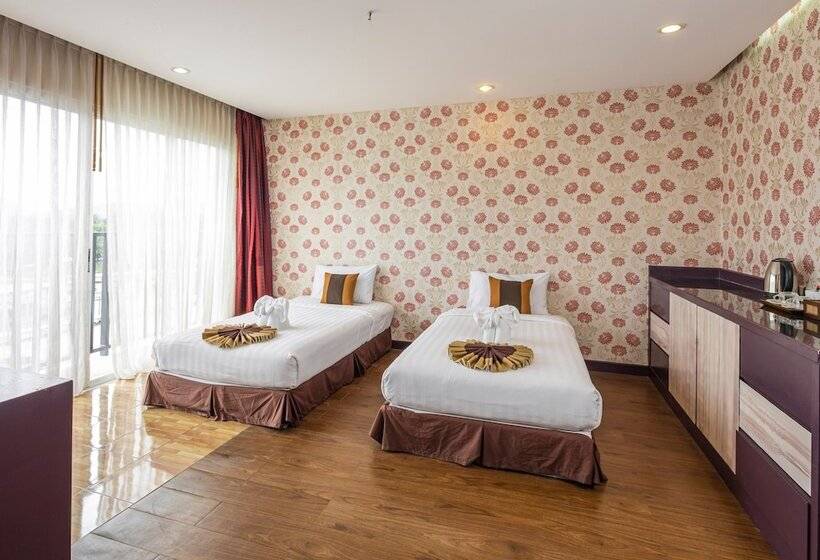 اتاق خانوادگی, Malin Patong