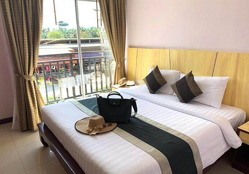 اتاق لوکس, Malin Patong