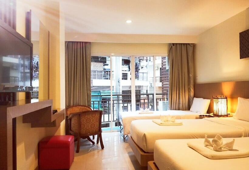 غرفة قياسية ثلاثية مزودة بشرفة, Pimrada