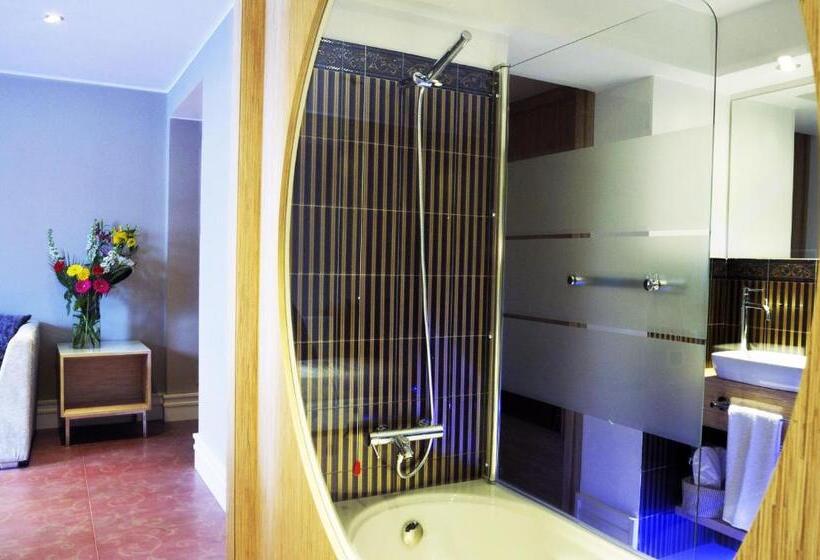 Suite with lake view, Relais Sans Soucis & Spa