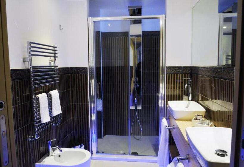 Suite with lake view, Relais Sans Soucis & Spa