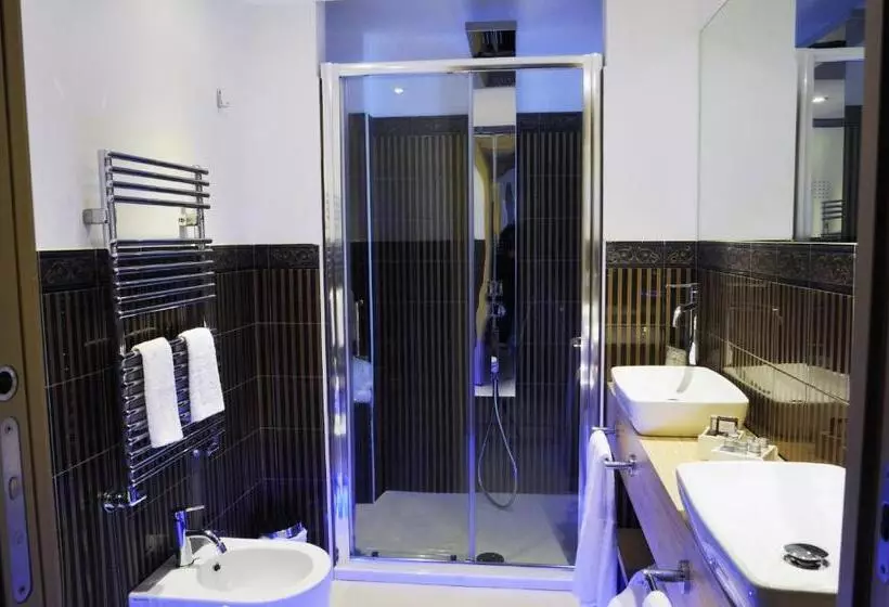 Suite with lake view, Relais Sans Soucis & Spa