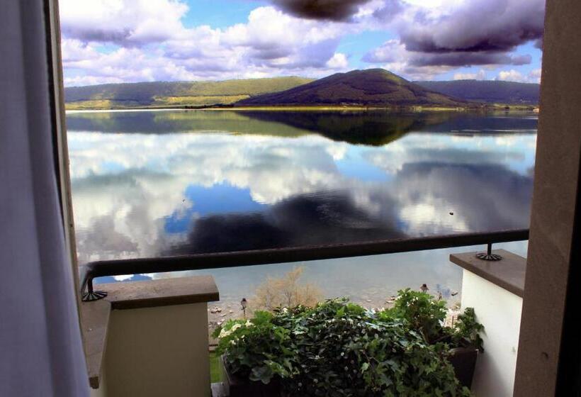 Suite with lake view, Relais Sans Soucis & Spa