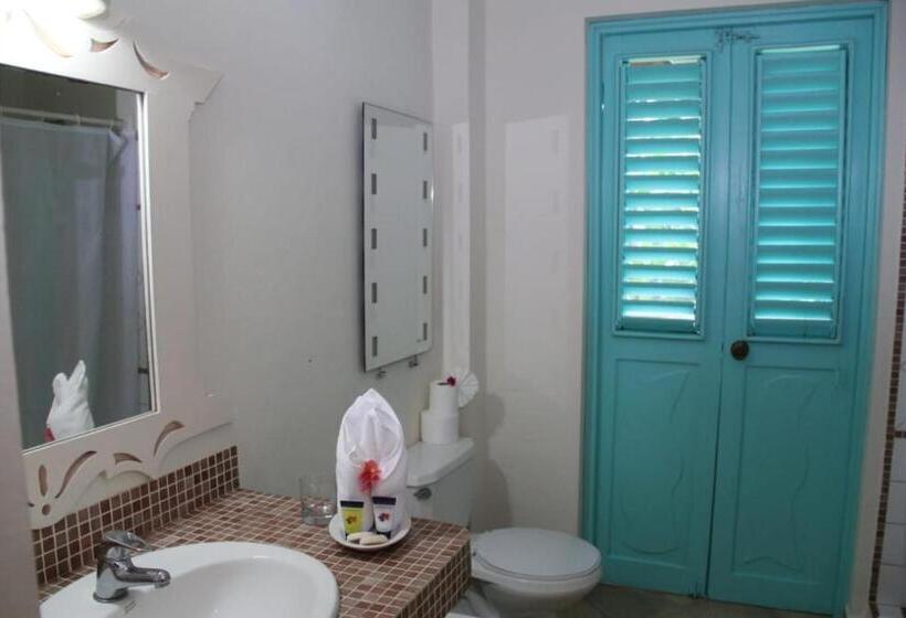 اتاق سه نفره دلوکس با چشمانداز دریا, Palmasvillas Al Mar