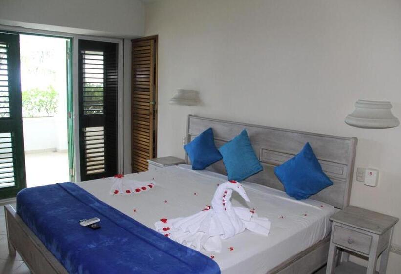 اتاق سه نفره دلوکس با چشمانداز دریا, Palmasvillas Al Mar