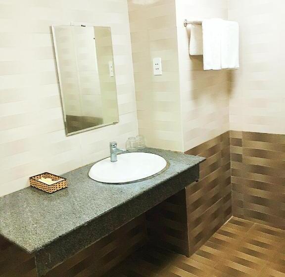 اتاق استاندارد سه نفره, Biet Dien