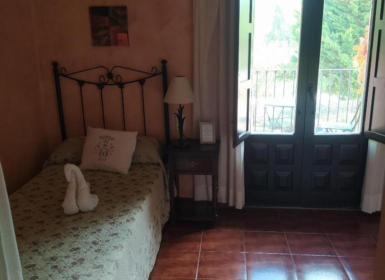 غرفة قياسية مزوَّدة بتراس, El Zamacén