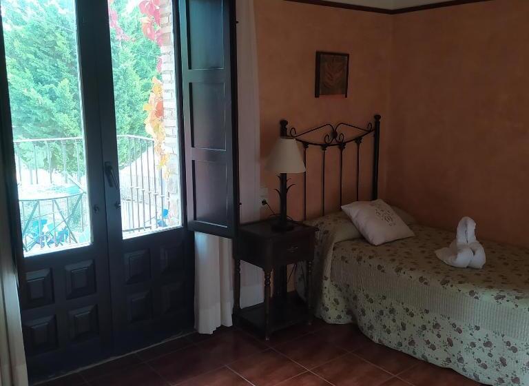 غرفة قياسية مزوَّدة بتراس, El Zamacén