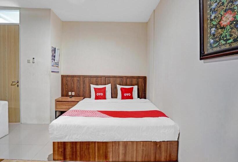 Стандартный Номер Кровать Кинг, Oyo 90794 Kostel Bunda Waru Syariah