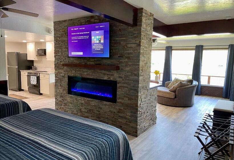 Люкс Вид на Реку, 1,000 Springs Riverhouse