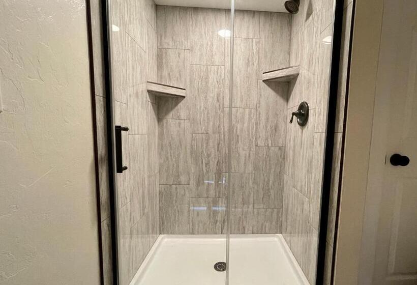 Люкс Вид на Реку, 1,000 Springs Riverhouse